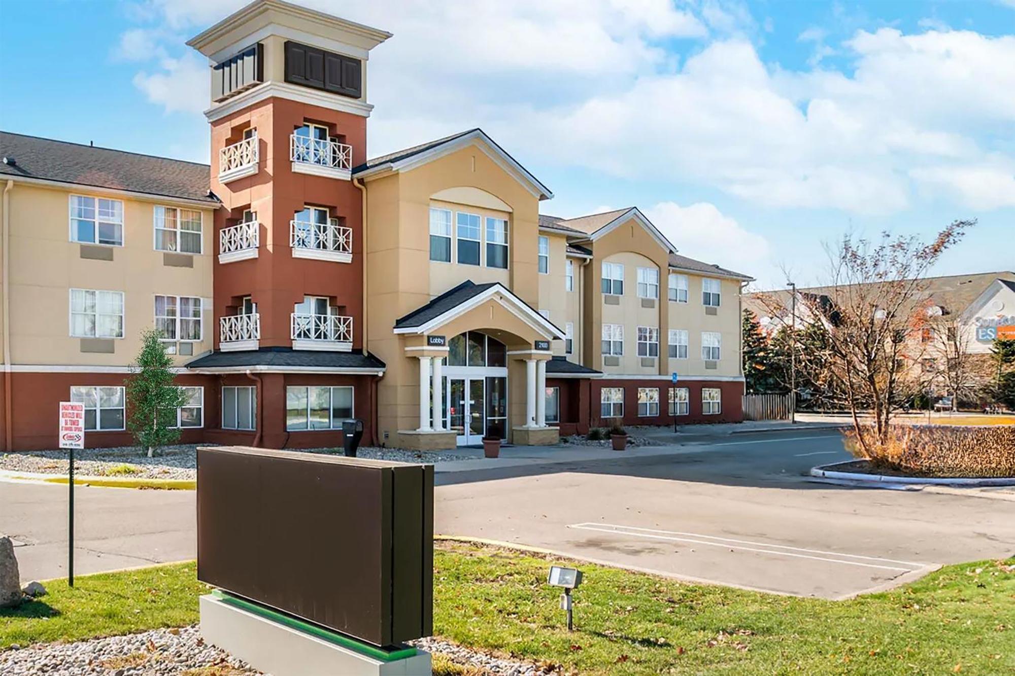 Baymont By Wyndham Auburn Hills South Hotel Exterior photo